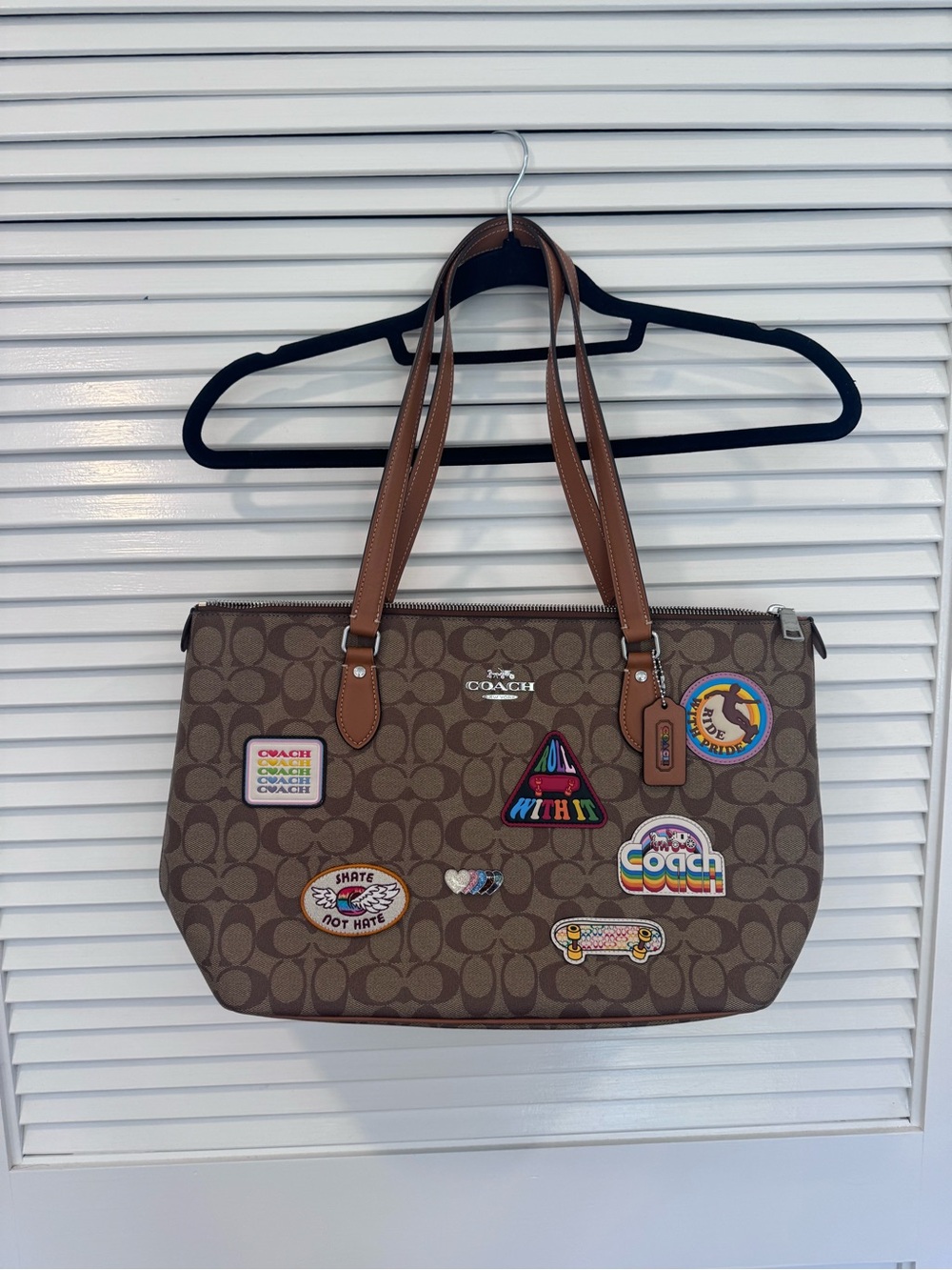 Coach Pride Gallery Tote Bag In Signature With Patches In Rainbow Print - Picture 6 of 8